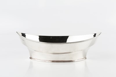 Lot 837 - An Edwardian silver dish, of boat shaped form,...