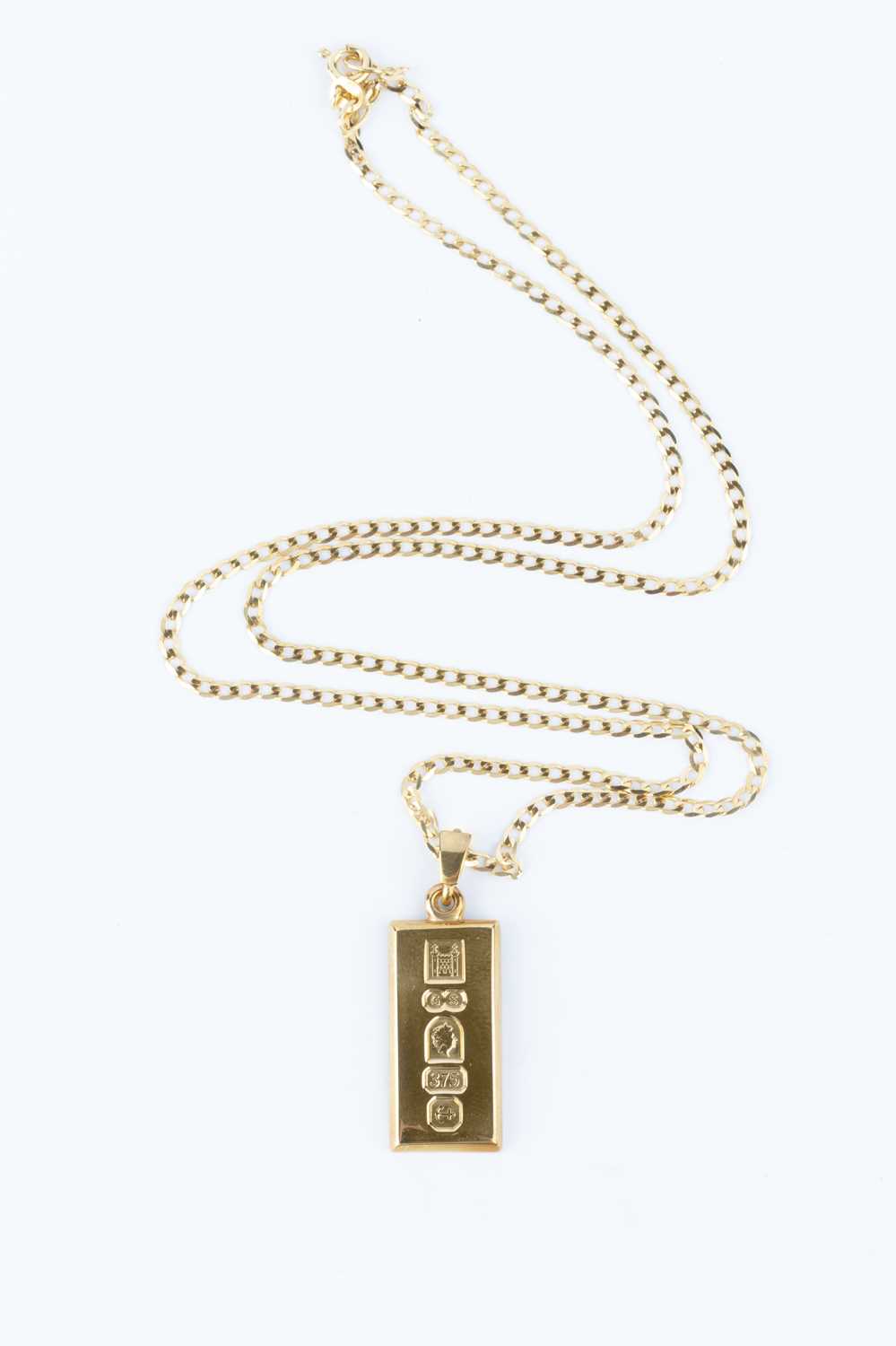 Lot 52 - A 9ct gold ingot pendant, suspended from a 9ct...