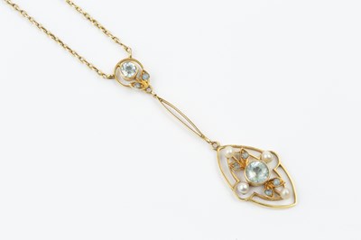 Lot 271 - An early 20th century aquamarine and seed...