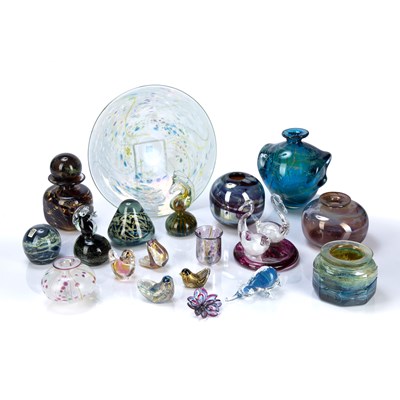 Lot 440 - Collection of Mdina and Isle of Wight glass...