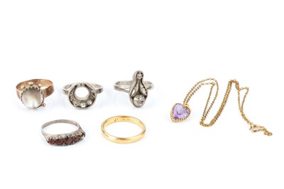 Lot 109 - A collection of jewellery, comprising a...