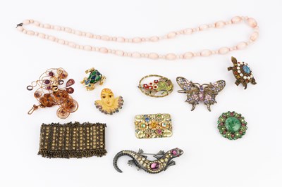 Lot 318 - A collection of costume jewellery, comprising...