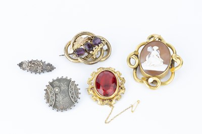 Lot 49 - A collection of Victorian and later brooches,...