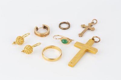 Lot 142 - A collection of jewellery, comprising a cross...