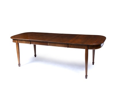 Lot 29 - An early 20th century extending 'D' end dining...