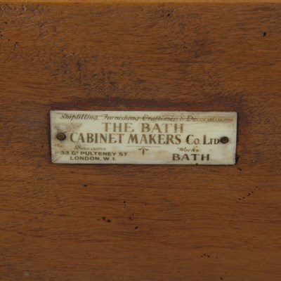 Lot 29 - An early 20th century extending 'D' end dining...