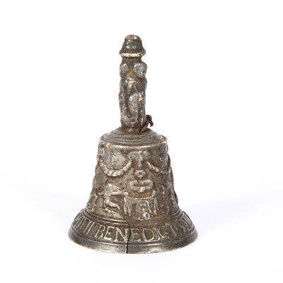 Lot 153 - A 16th Century Flemish bronze table bell, with...