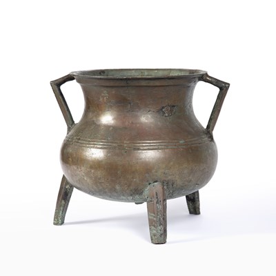 Lot 194 - A late 17th/early 18th Century bronze cauldron,...