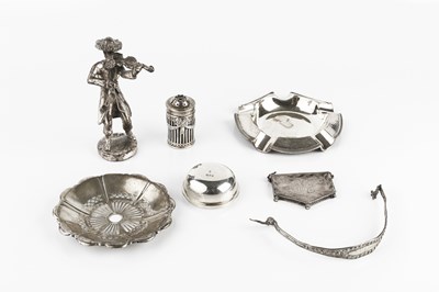 Lot 661 - A small collection of silver, comprising an...