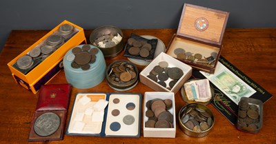 Lot 204 - A collection of British and foreign coins and...