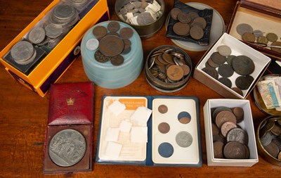 Lot 204 - A collection of British and foreign coins and...