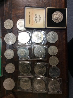 Lot 204 - A collection of British and foreign coins and...