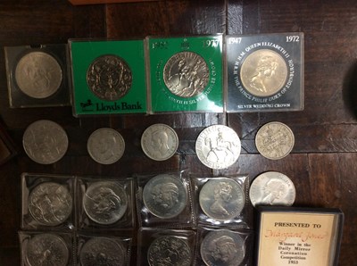 Lot 204 - A collection of British and foreign coins and...