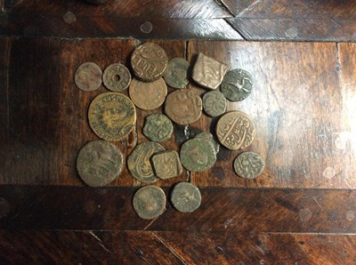 Lot 204 - A collection of British and foreign coins and...