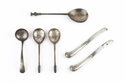 Lot 675 - A pair of silver spoons, with lion terminals,...