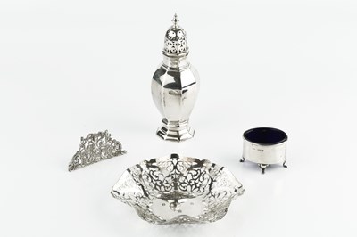 Lot 678 - An Edwardian silver sugar caster, of octagonal...