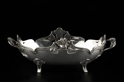 Lot 683 - An early 20th century silver twin handled bowl,...