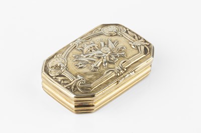 Lot 519 - An early 19th century silver gilt snuff box,...