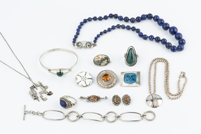 Lot 139 - A collection of jewellery, comprising a lapis...