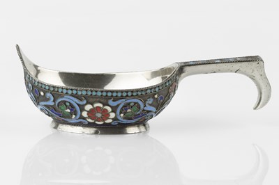 Lot 553 - A Russian silver and enamel kovsh, with...