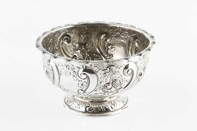 Lot 850 - An Edwardian silver bowl, repousse decorated...