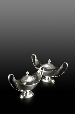 Lot 753 - A pair of George III Irish silver sauce...