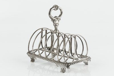 Lot 781 - A George IV silver seven bar toast rack, with...