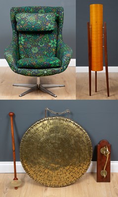 Lot 609 - A wall hanging gong, with scrolling bracket...