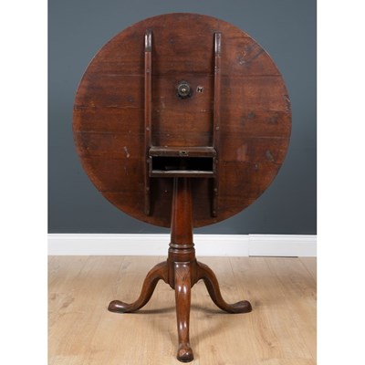 Lot 4 - A George III mahogany circular tilt top...