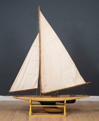 Lot 519 - A large Edwardian pond yacht on stand,...