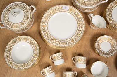 Lot 68 - Royal Worcester Hyde Park 1966 Dinner Service,...