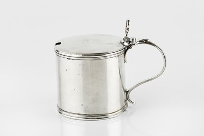 Lot 810 - A George III silver drum mustard, with plain...