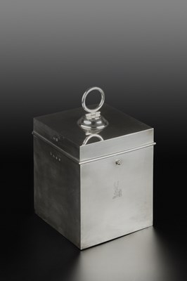 Lot 739 - A silver square section biscuit box, with...