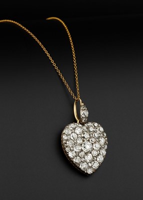 Lot 265 - A late Victorian diamond heart pendant, pavé...