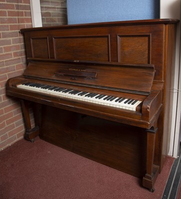 Lot 92 - A Steinway & Sons rosewood cased model 'K'...