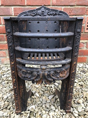 Lot 562 - A small Victorian cast iron fire grate insert...