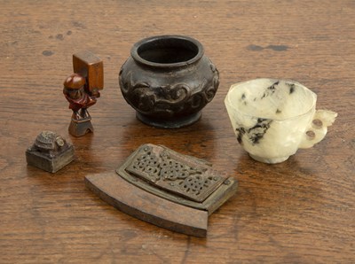 Lot 429 - Group of small items Chinese to include a...