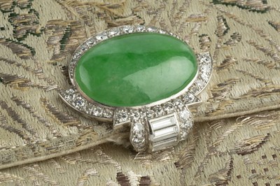 Lot 224 - An Art Deco evening bag by Cartier, the...