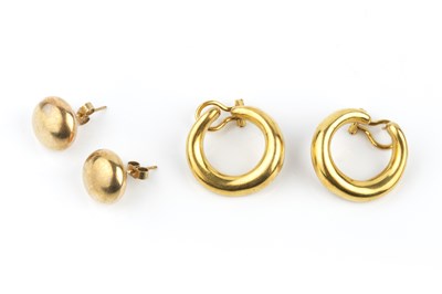 Lot 100 - A pair of 18ct gold ear hoops, of crossover...