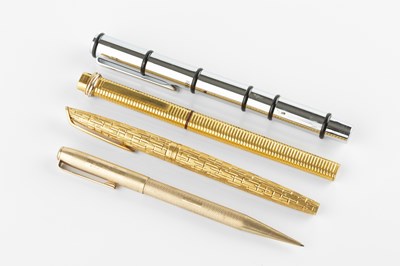 Lot 579 - A nine carat gold propelling pencil, by Yard-o-...