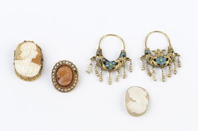 Lot 50 - A collection of jewellery, comprising a 19th...