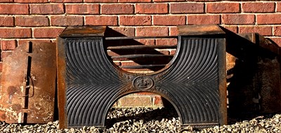 Lot 589a - A Georgian style cast iron fire grate, the...