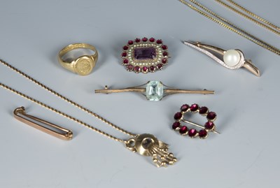 Lot 228 - Collection of jewellery consisting of: an 18ct...