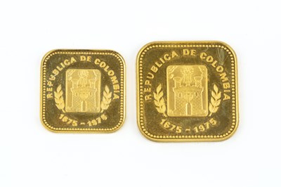 Lot 339 - A Republic of Colombia 2000 Pesos gold coin,...