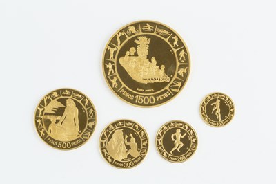 Lot 341 - A Republic of Colombia gold five coin set,...
