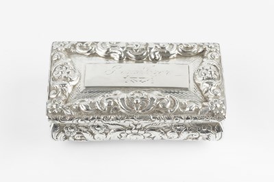 Lot 592 - An early Victorian silver rectangular snuff...