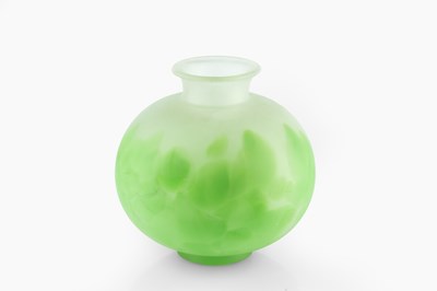 Lot 846 - Italian Murano Art Glass Vase frosted green...