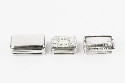 Lot 594 - A George III silver vinaigrette, rectangular...