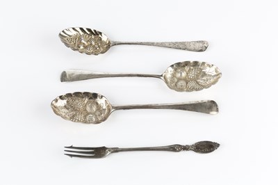 Lot 902 - A pair of silver Old English pattern berry...