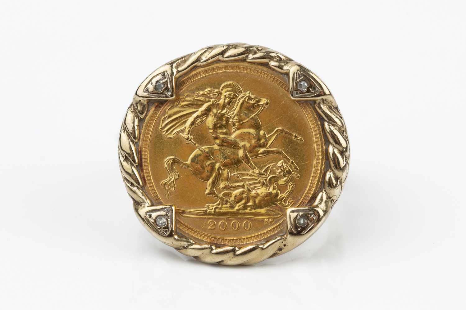Lot 324 - A half sovereign ring, the Elizabeth II half...